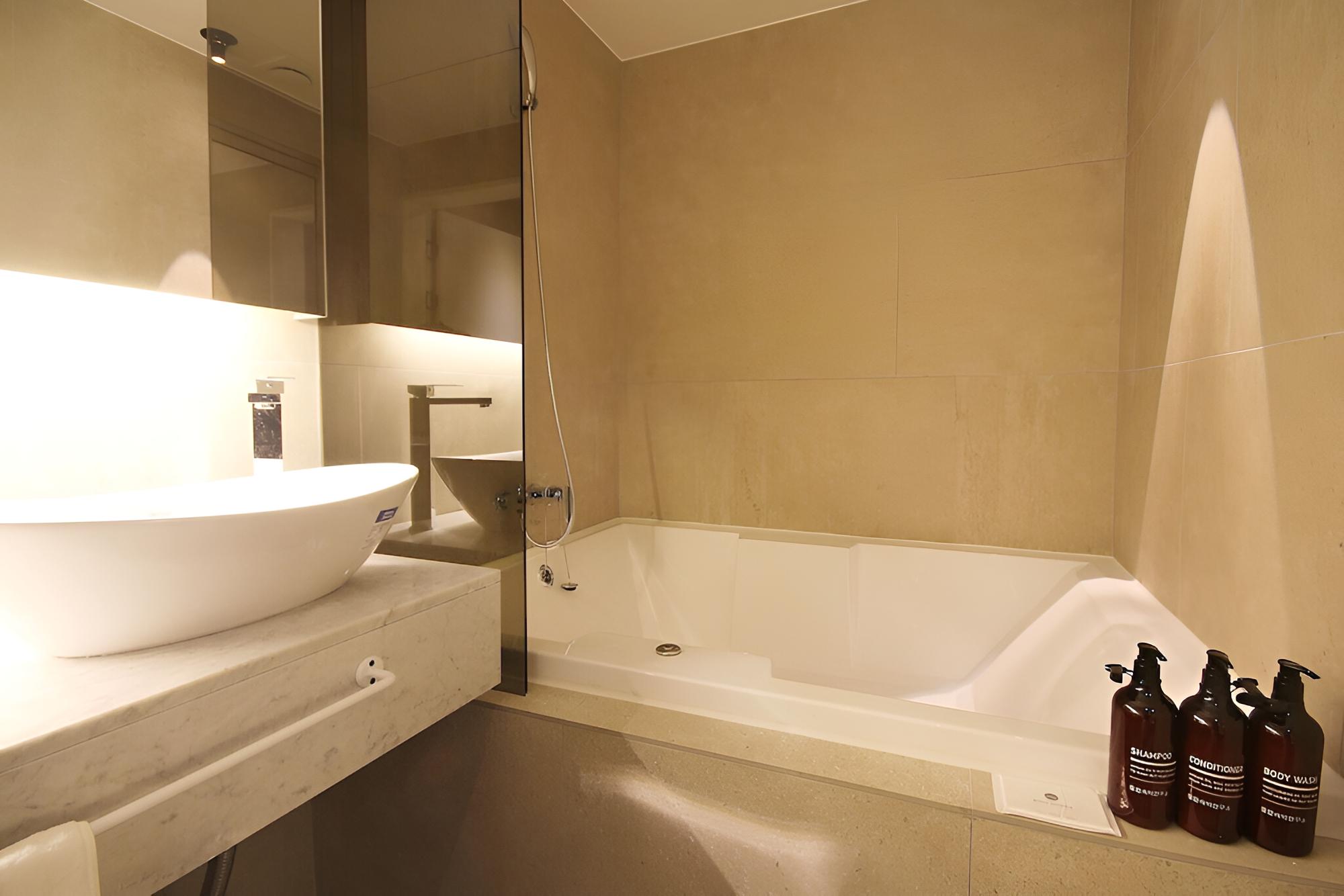 Room (Suite (Styler Jetted Spatub)(OTT King) - Photo 8