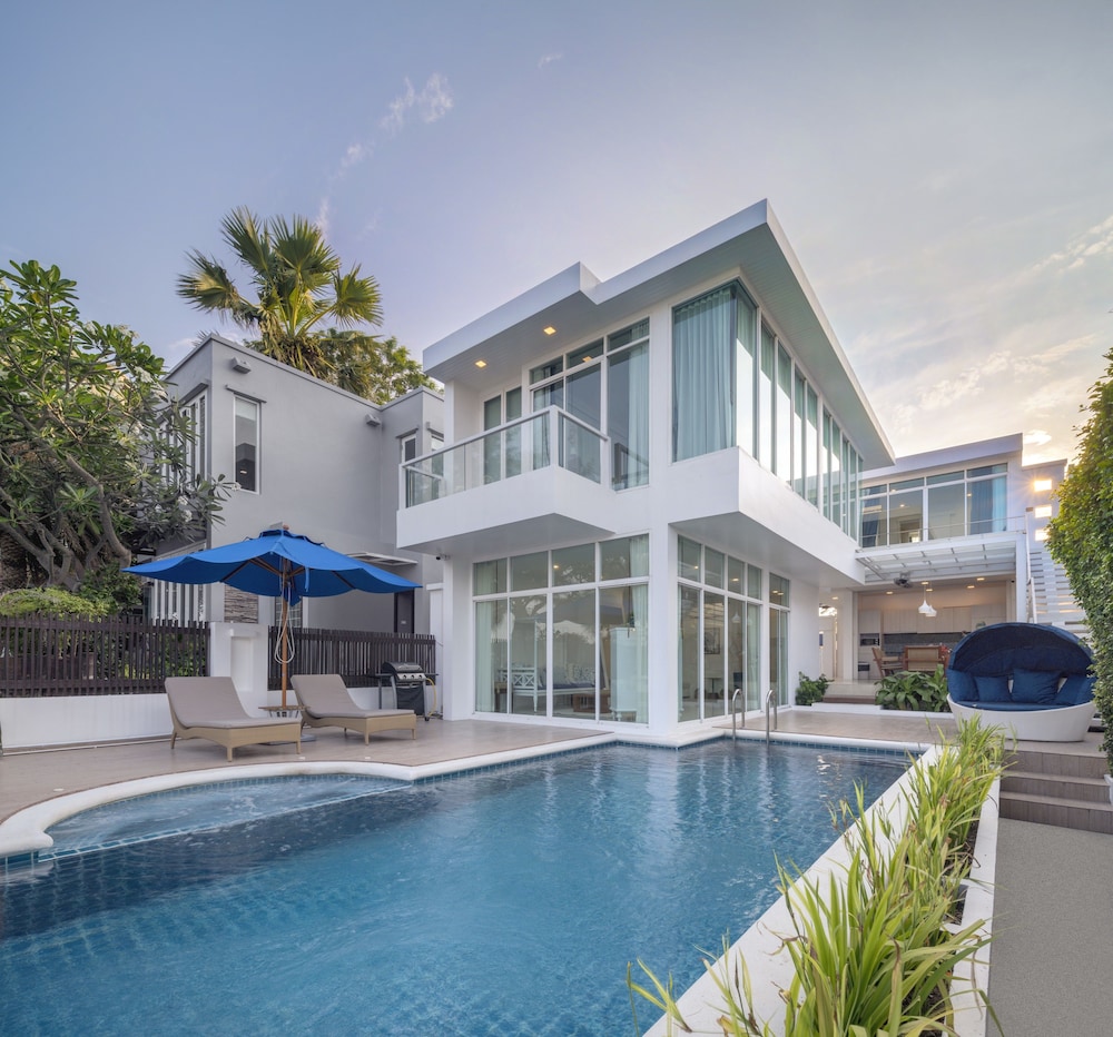 Four-Bedroom Beachfront Pool Villa - Photo 20