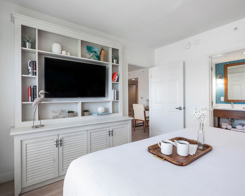 Suite, 1 Bedroom, Pool View - Photo 2