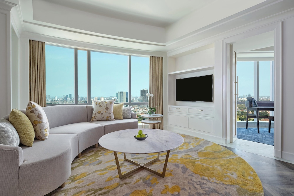Club Suite, 1 King Bed photo 3