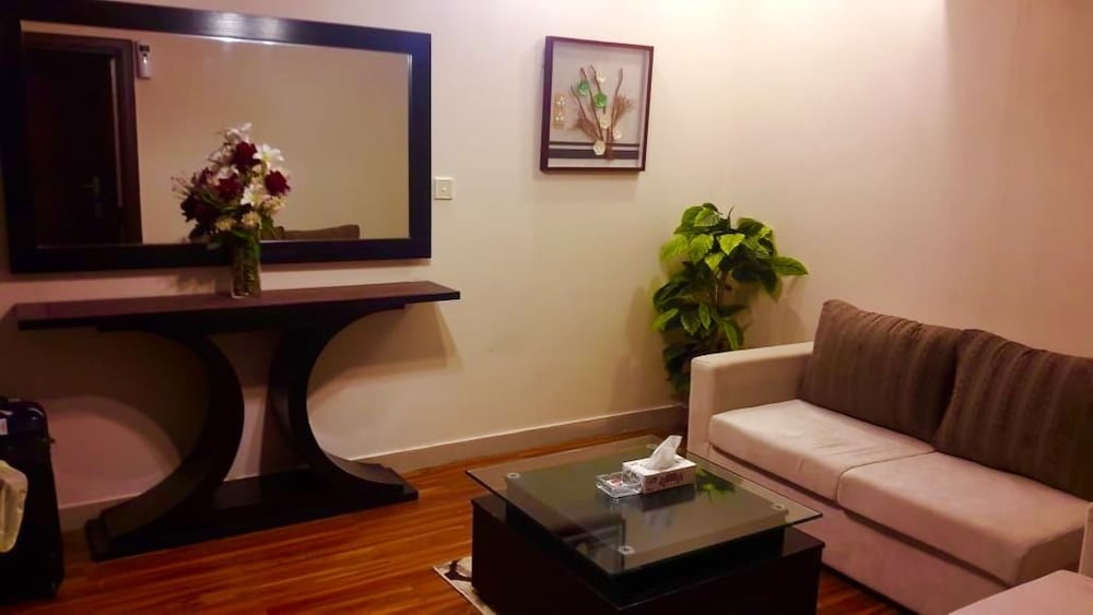 Business Suite, 1 Bedroom - Photo 6