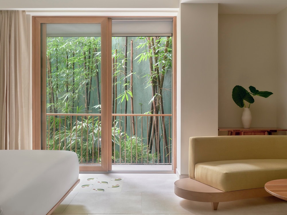 Studio Suite, 1 King Bed, Balcony - Photo 3