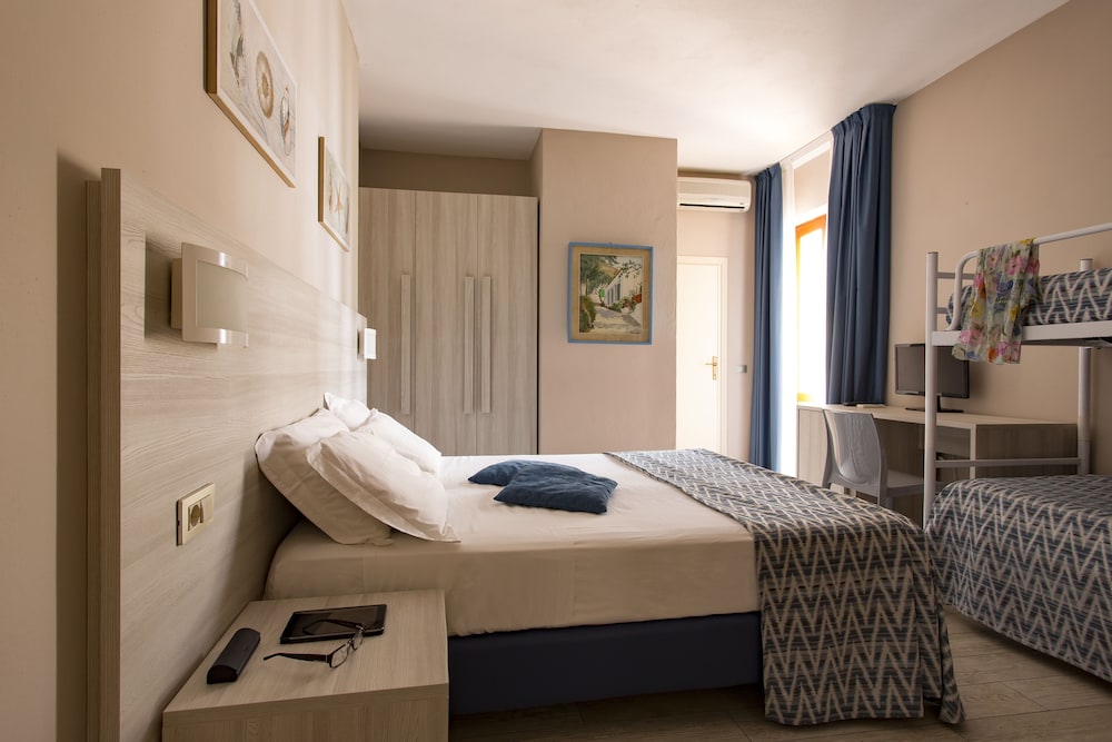 Standard Room photo 2