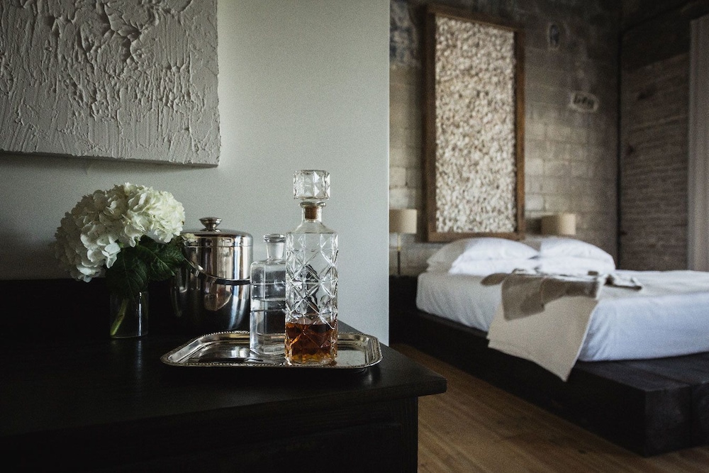 Superior Suite, 1 King Bed, Balcony photo 2