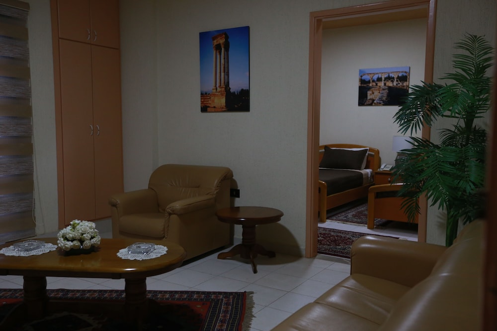 Suite, Hill View photo 3