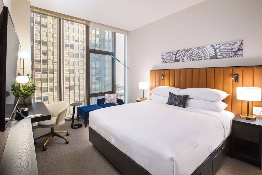 Room, 1 King Bed (Millennium)
