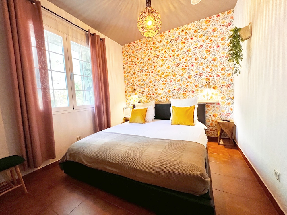 Standard Double Room, 1 King Bed photo 3