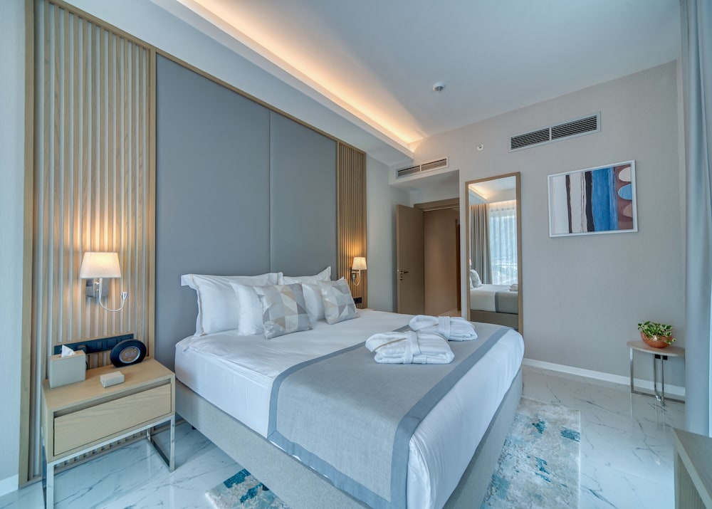 Regency, Suite, 1 King Bed, Hot Tub, Sea View - Photo 4