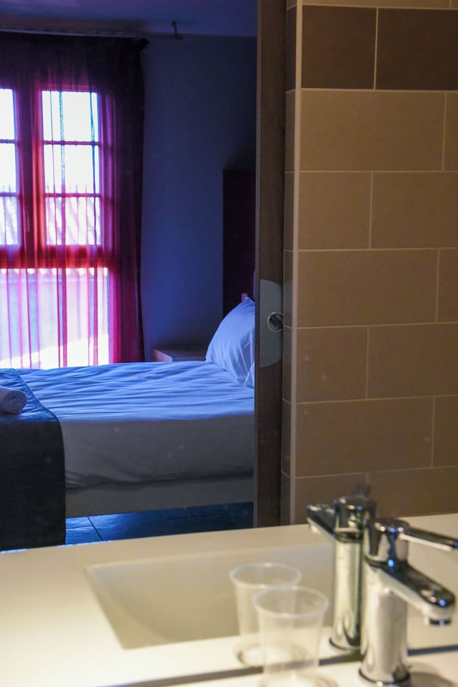 Twin bed room photo 2