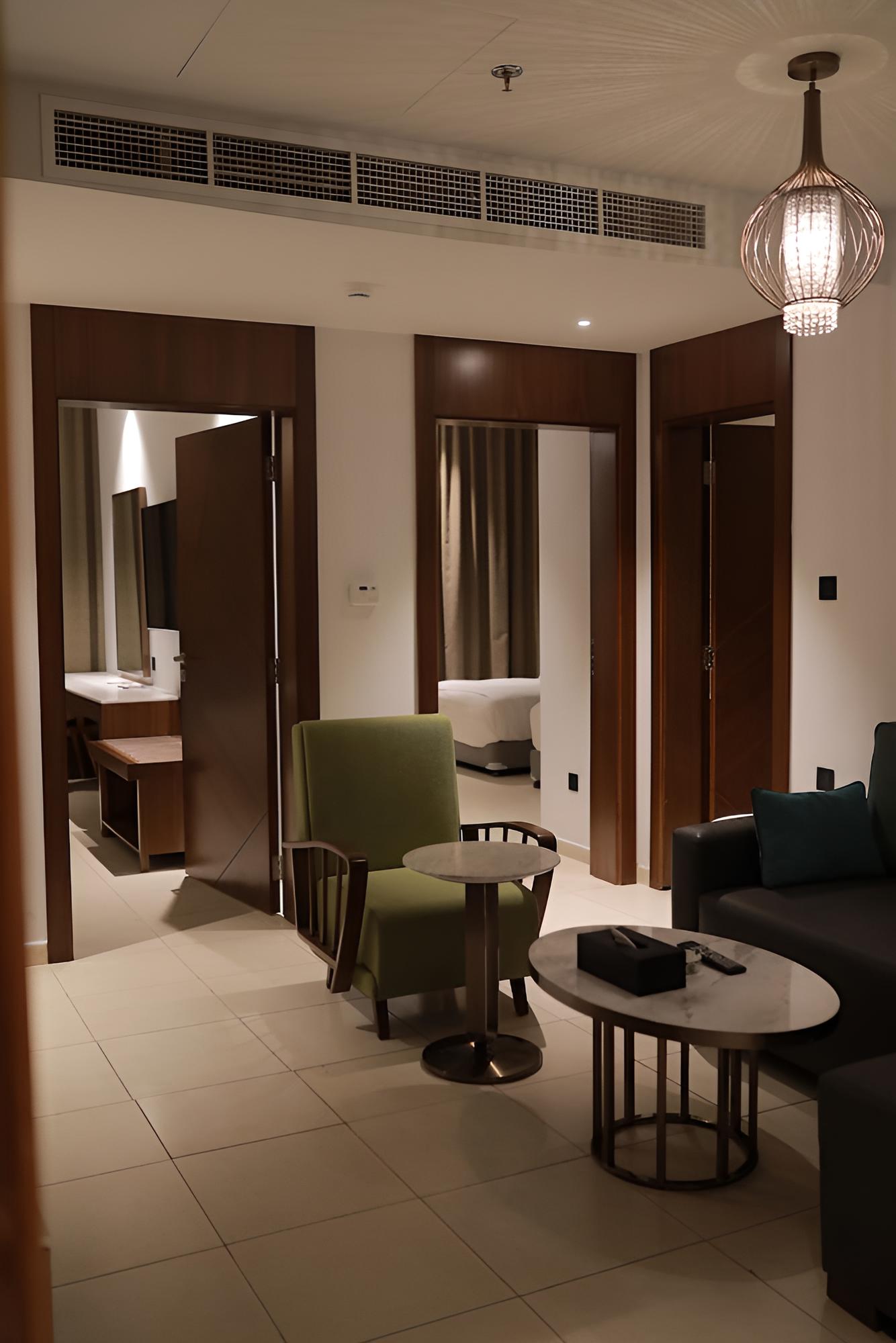 Suite, 2 Bedrooms - Photo 7