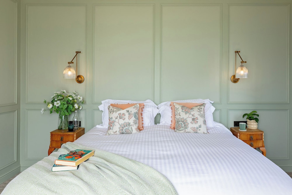 Tennyson Room photo 1