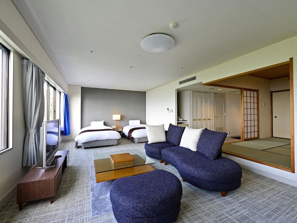 Classic Suite, Multiple Beds, Sea View (Japanese Western Style) photo 3