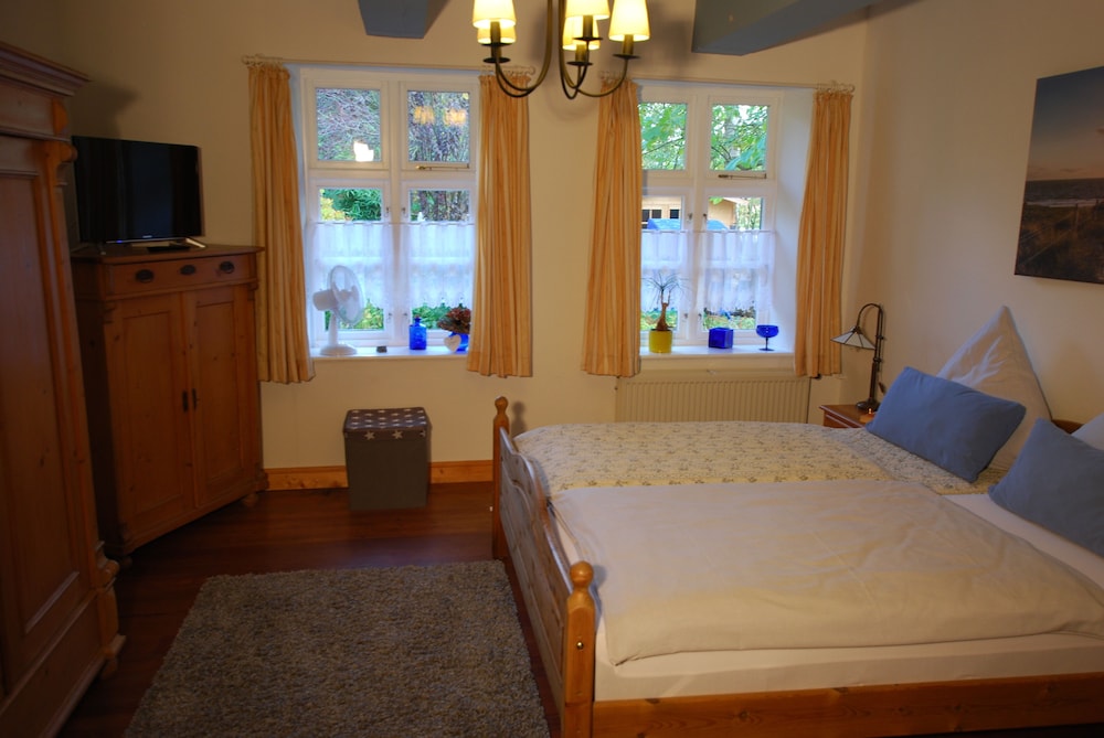 Double Room, 1 Queen Bed, Non Smoking, Private Bathroom photo 2