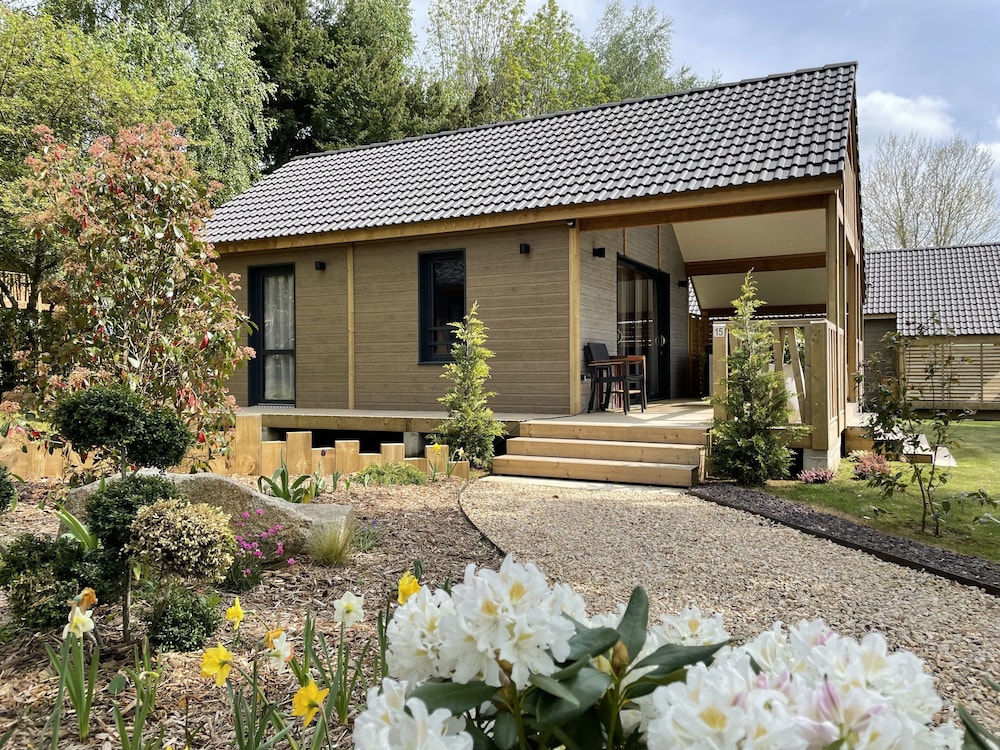 Comfort Suite, 1 Queen Bed, Terrace, Mountain View photo 2