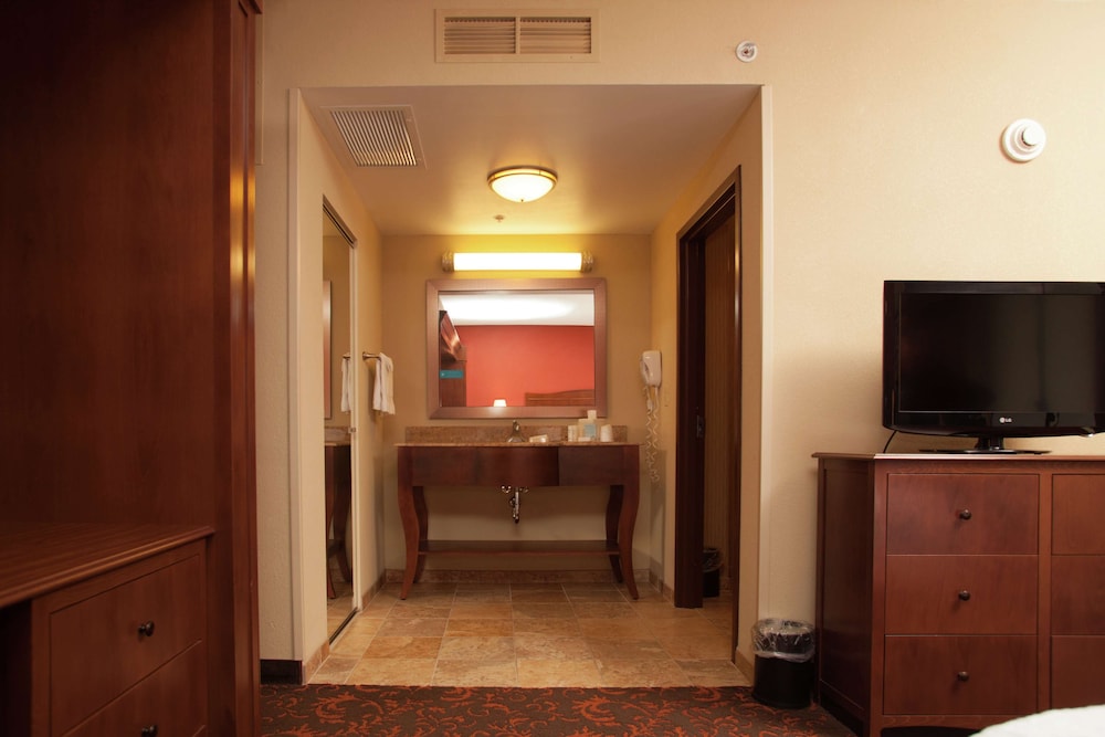 Studio, 1 King Bed, Non Smoking, Jetted Tub, photo 6
