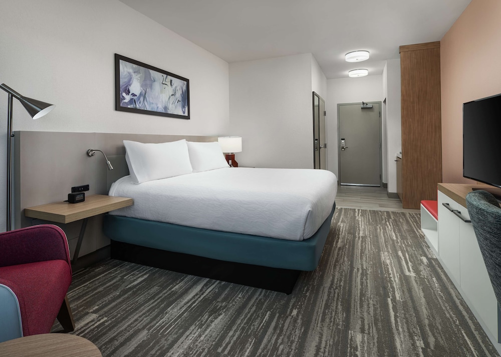 Deluxe Room, 1 King Bed, Accessible (Hearing)