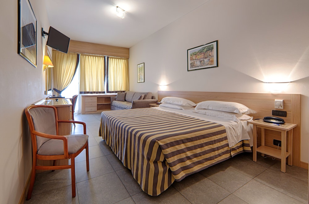 Family Room, Terrace, Sea View - Photo 1