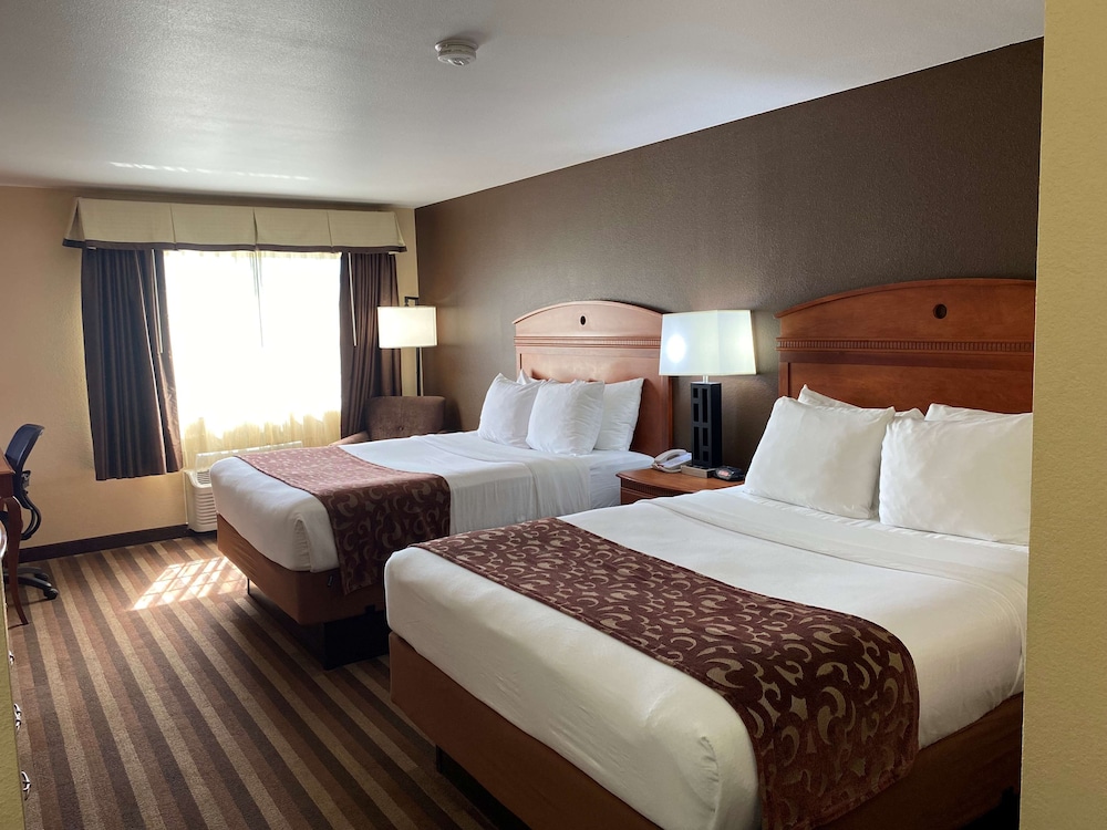 Standard Room, 2 Queen Beds, Non Smoking photo 2