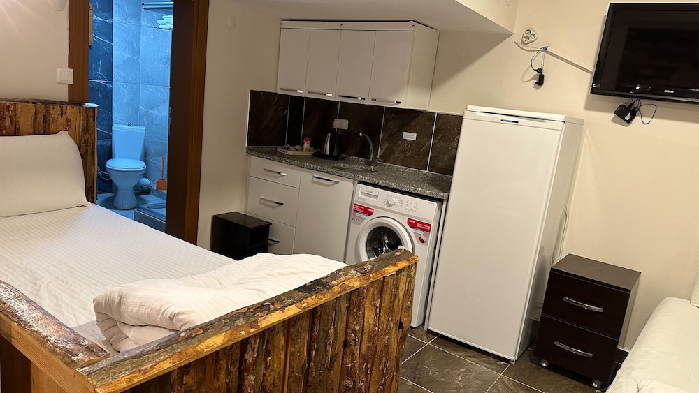 Economy Studio, 1 Bedroom, Lake View photo 2