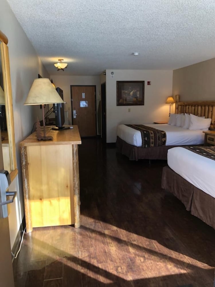 Standard Room, Multiple Beds, Ground Floor (First Floor Two King Beds) photo 2