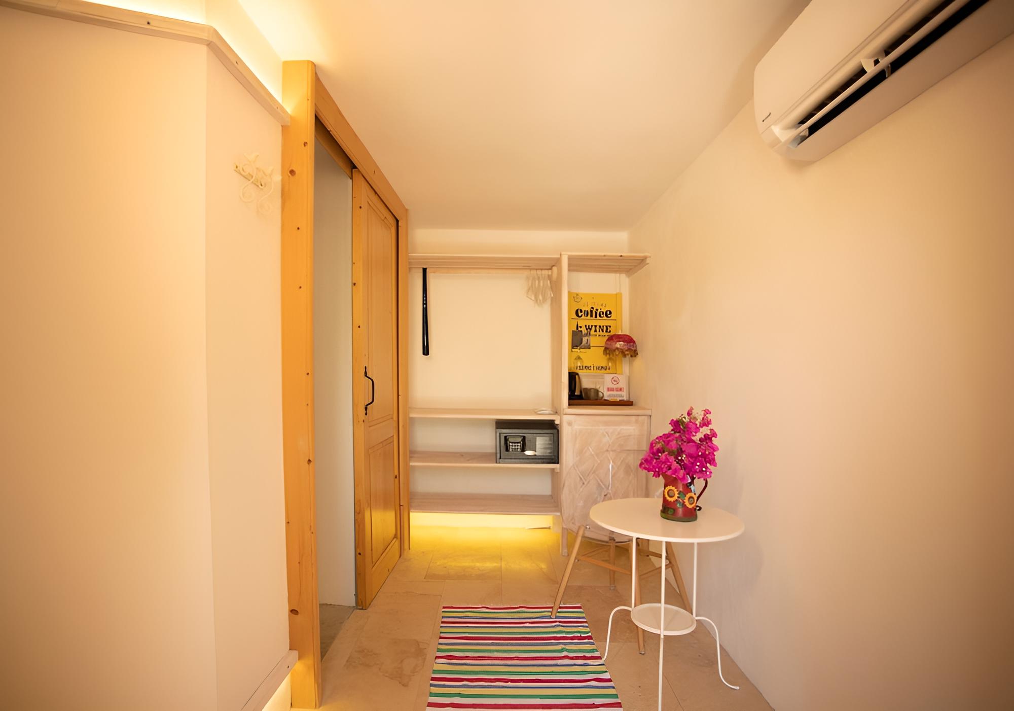 Standard Double Room, 1 Bedroom, Non Smoking, City View photo 2