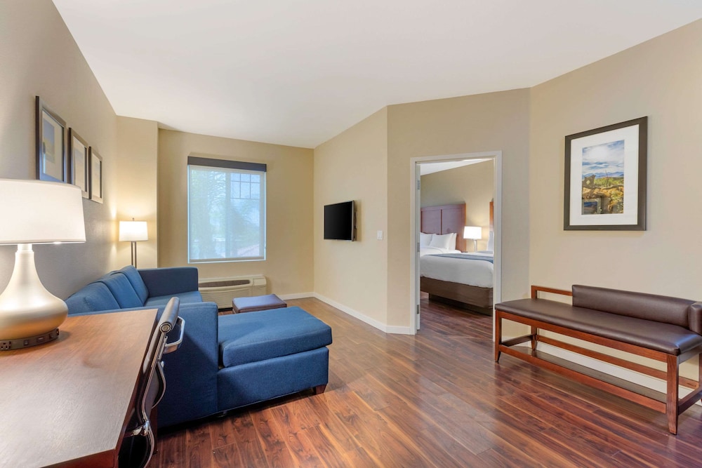 Suite, 2 Queen Beds, Non Smoking - Photo 4