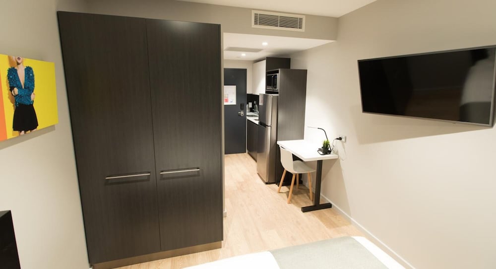 Deluxe Single Room, 1 Single Bed, Non Smoking, Kitchenette thumbnail 5