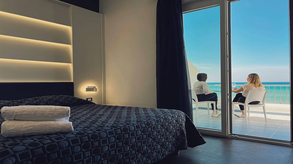 Deluxe Double or Twin Room, Sea View - Photo 18