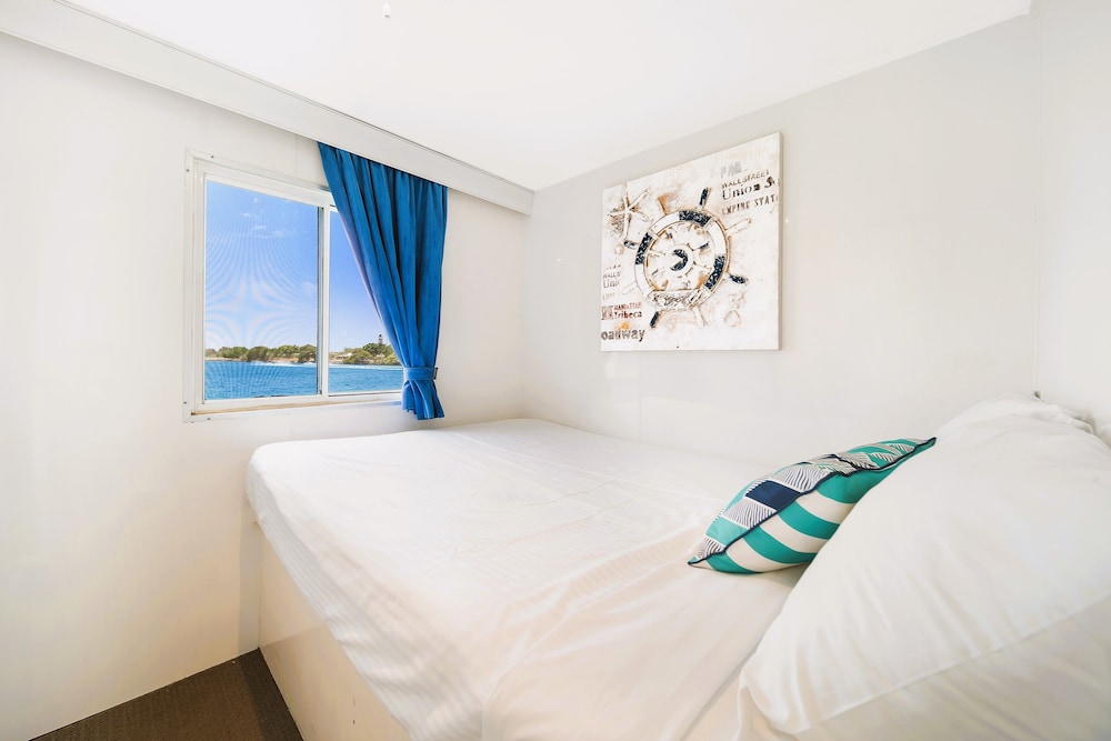 Houseboat, 3 Bedrooms (Dusk Breaker) photo 1