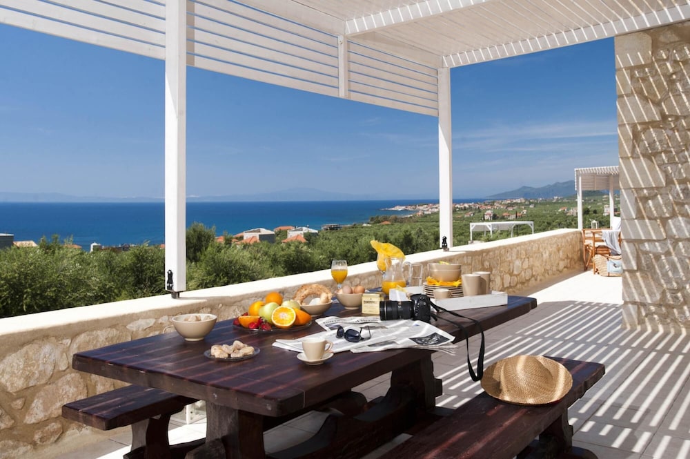 Villa photo 3