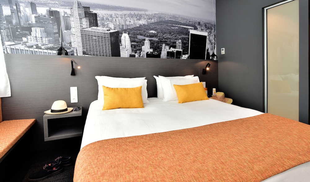 Superior Room, 1 King Bed, Non Smoking (Shower Only;Twin bed on request) photo 3