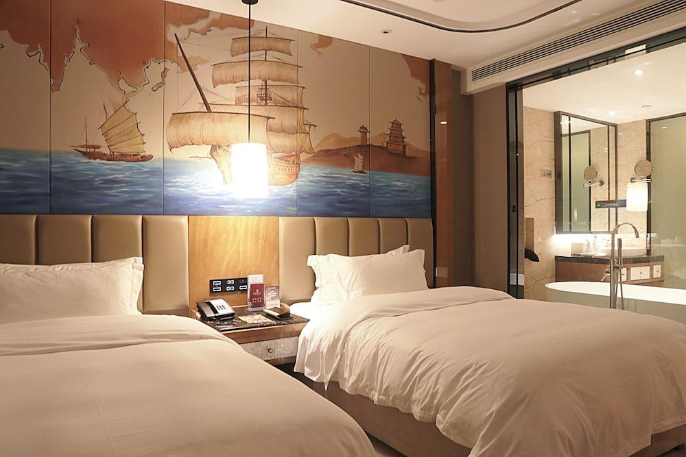 Deluxe Twin Room, River View photo 3