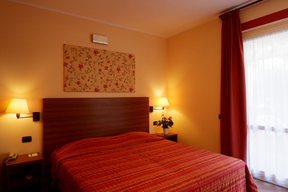Standard Double Room, Balcony, Garden View
