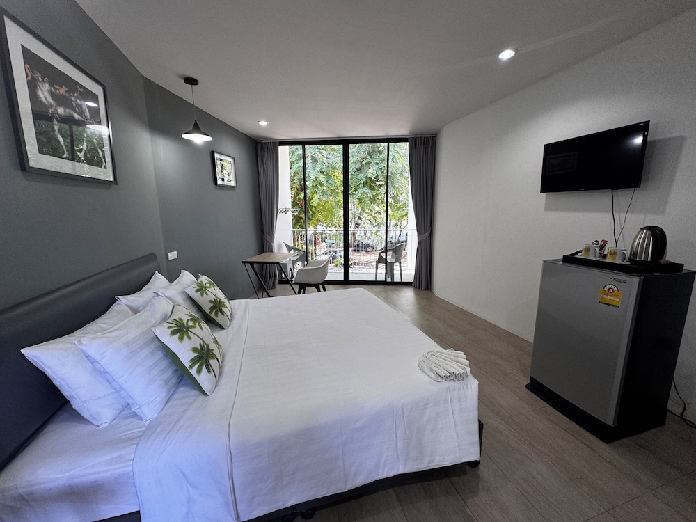 Superior Room, 1 King Bed, Ocean View, Ground Floor