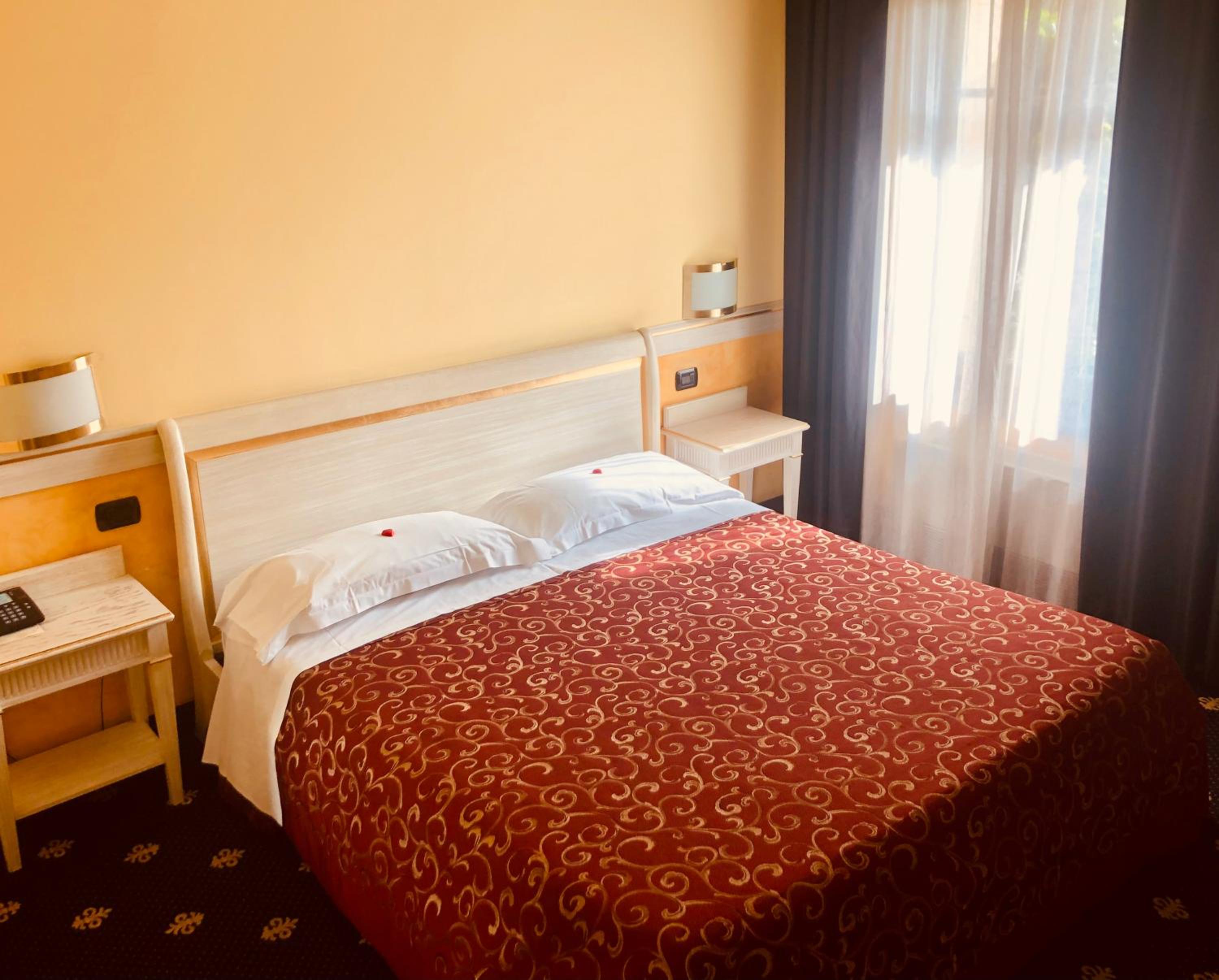 Large Double Room - Photo 59
