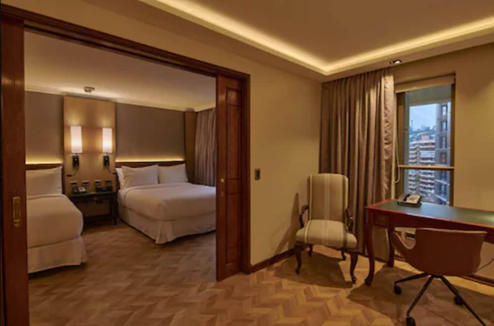 Executive Suite, 2 Double Beds - Photo 2