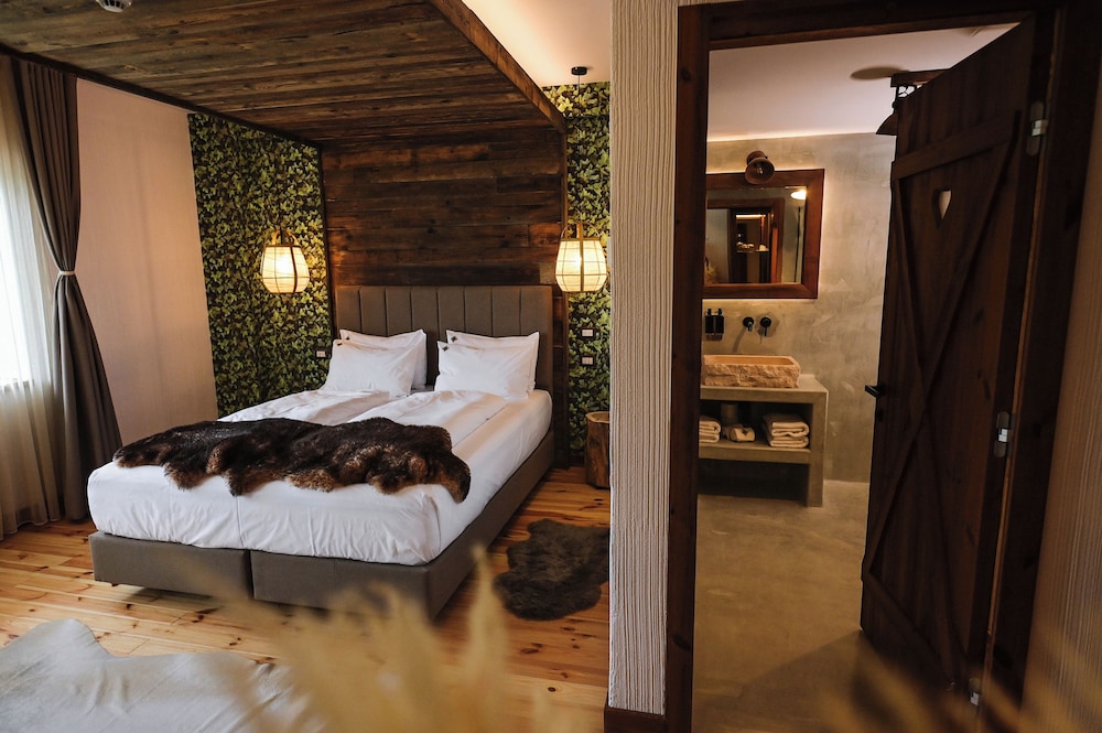 Standard Double Room, Balcony, Mountain View