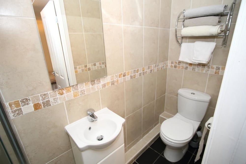 Suite 4 photo 3