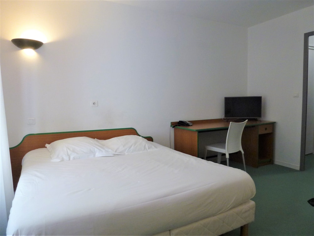 Economy Studio, 1 Queen Bed, Non Smoking, Kitchenette photo 3