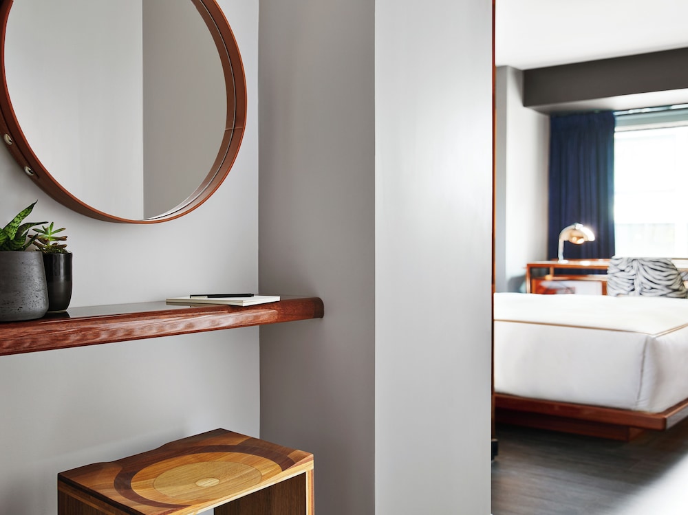 Room, 1 King Bed (Empire State View)