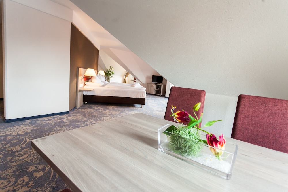 Junior Tower Suite, Nonsmoking photo 2