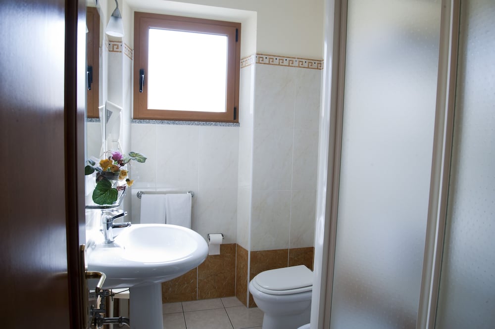 Quadruple Room - Photo 9