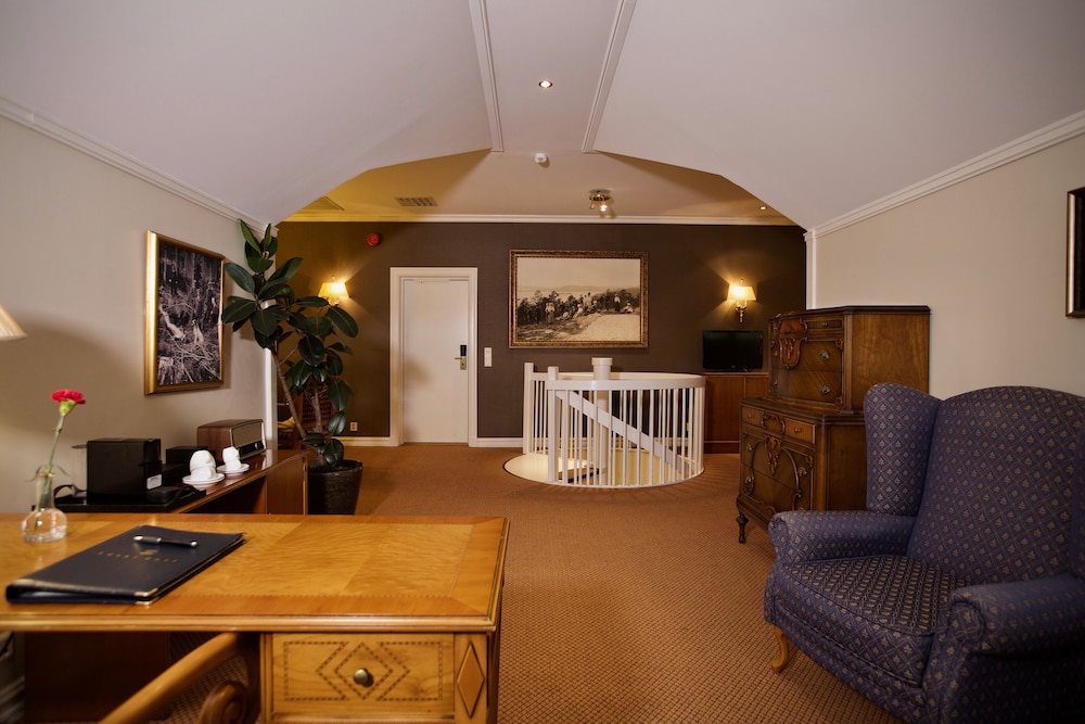 Suite - Photo 2