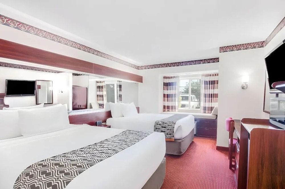 Studio Suite, 2 Queen Beds, Non Smoking - Photo 3