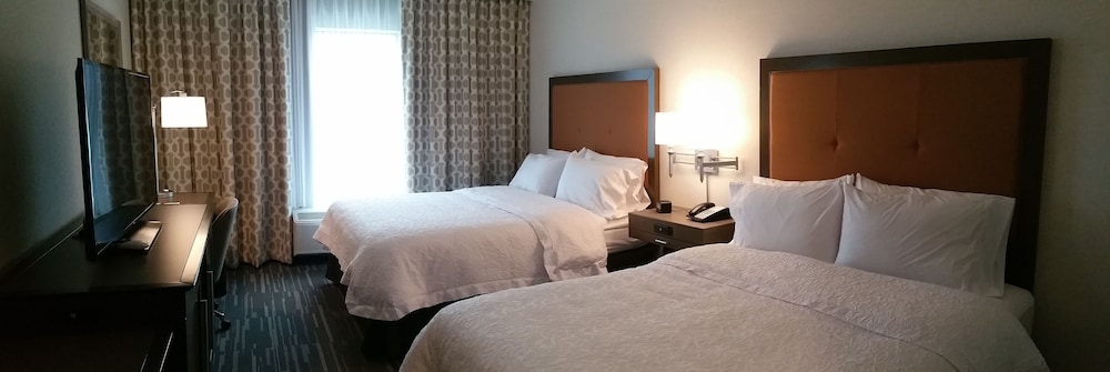 Room, 2 Queen Beds, Non Smoking, Refrigerator photo 3