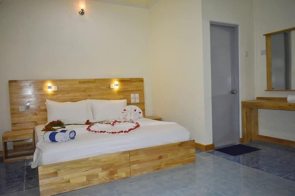 Deluxe Double or Twin Room, 1 King Bed photo 3