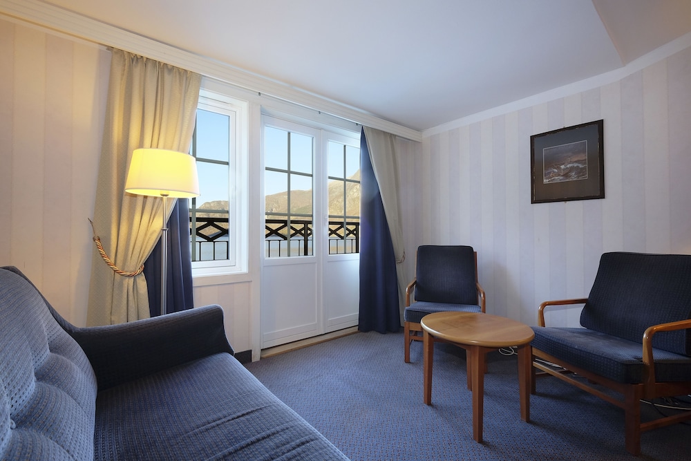 Deluxe Double or Twin Room, Balcony (Fjord View) - Photo 4