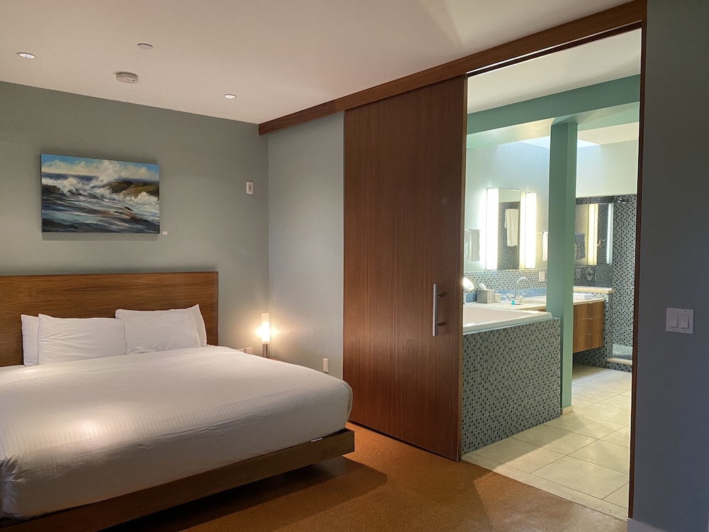 Studio Suite, 1 King Bed, Ocean View
