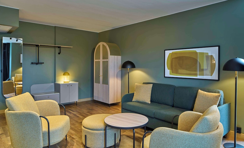 Junior Suite, 1 King Bed with Sofa bed photo 3