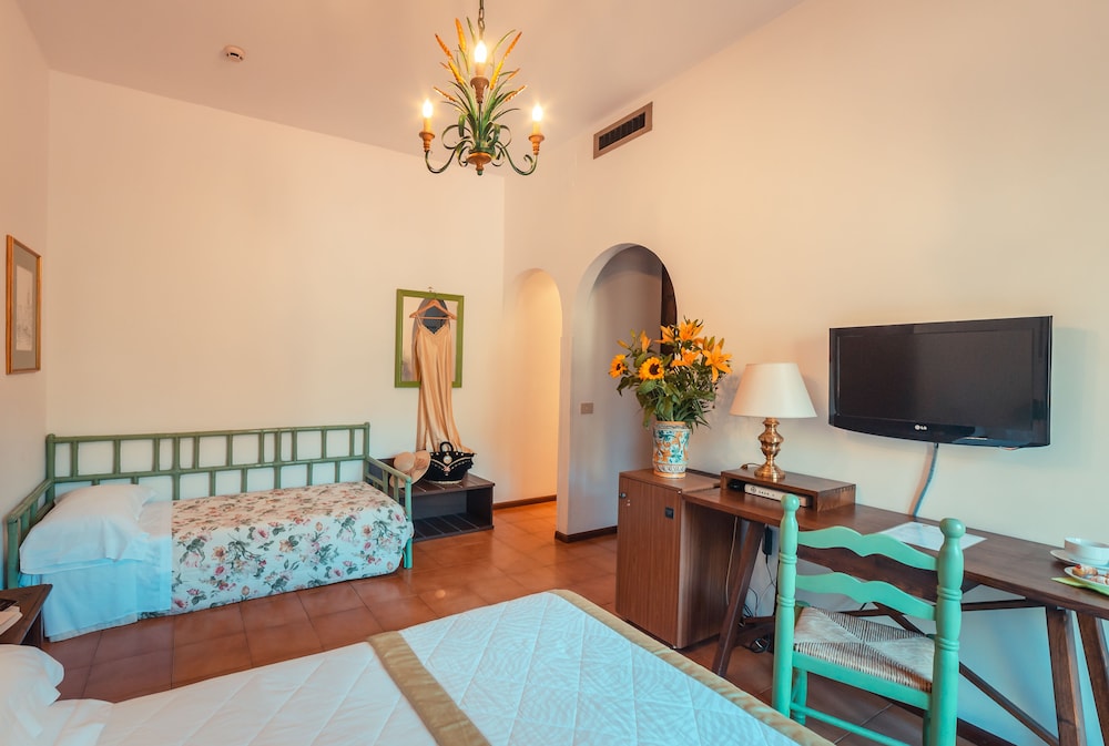 Family Room - Photo 13